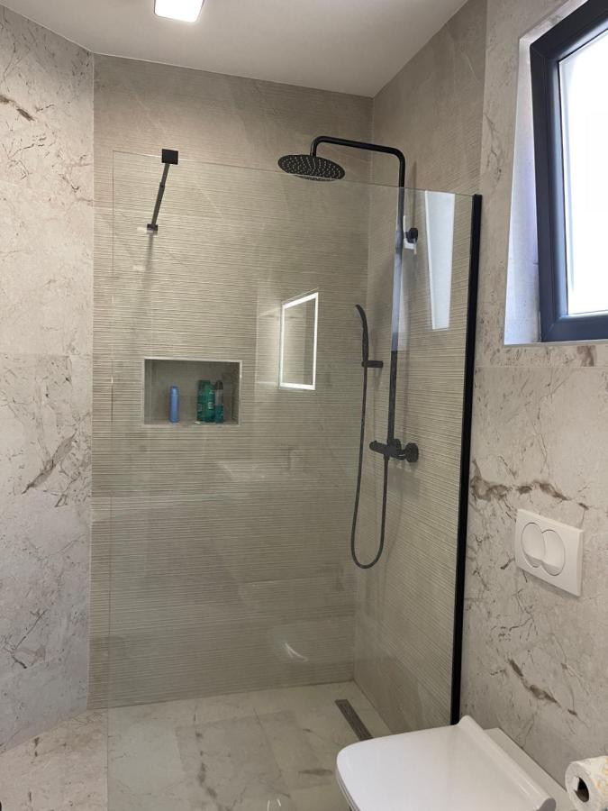 Villa Pine بار المظهر الخارجي الصورة