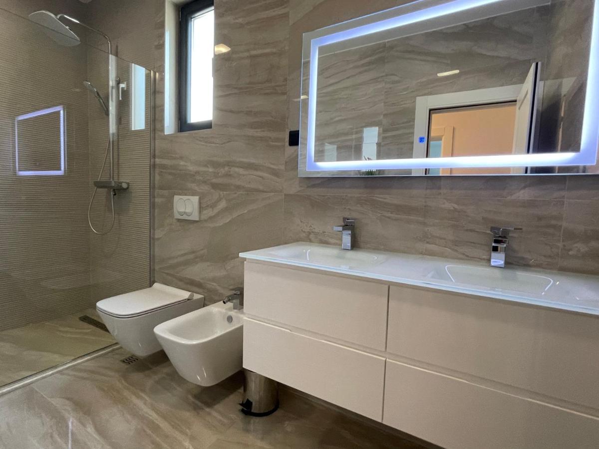 Villa Pine بار المظهر الخارجي الصورة
