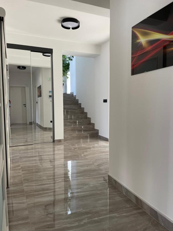 Villa Pine بار المظهر الخارجي الصورة