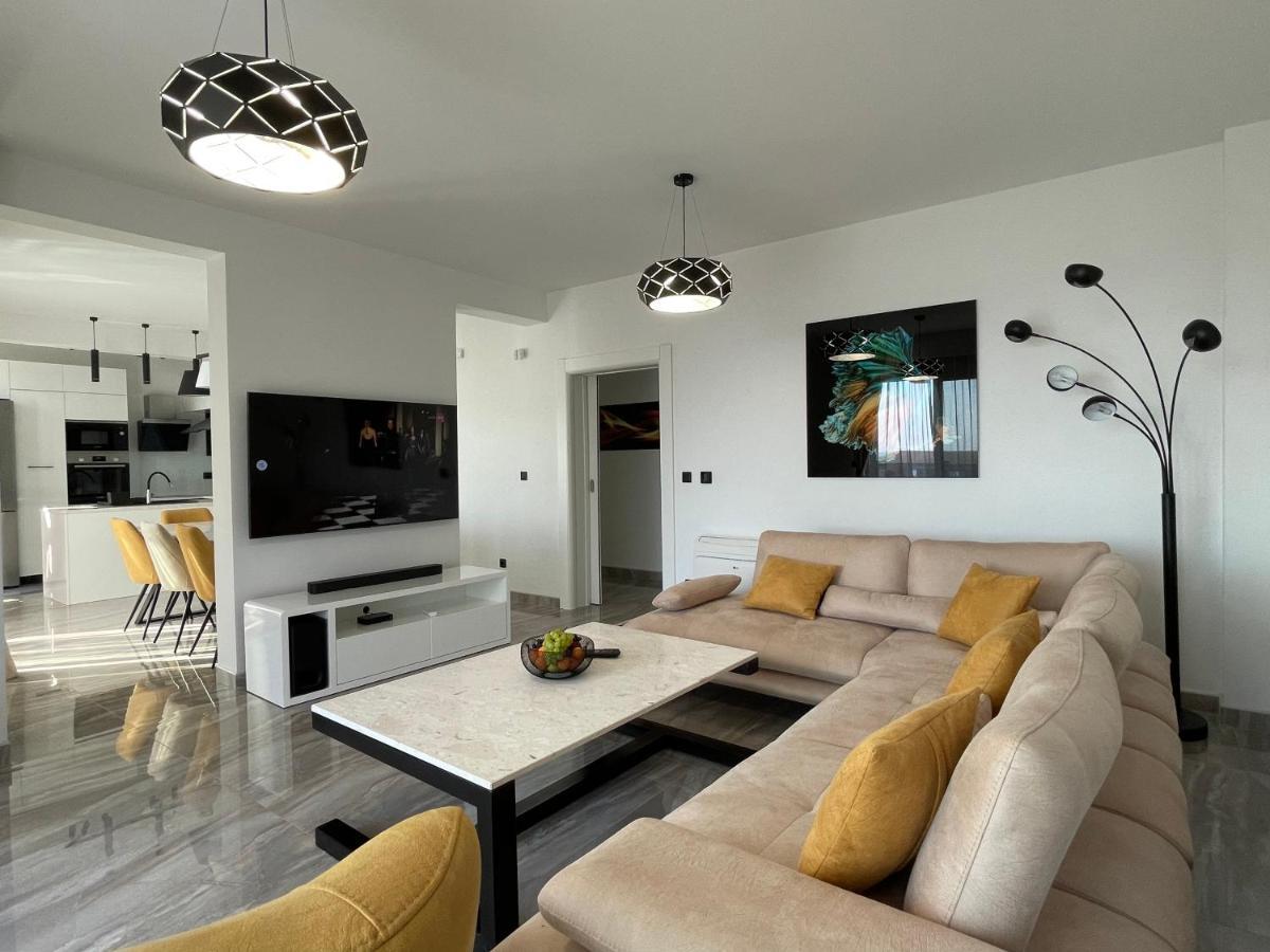 Villa Pine بار المظهر الخارجي الصورة
