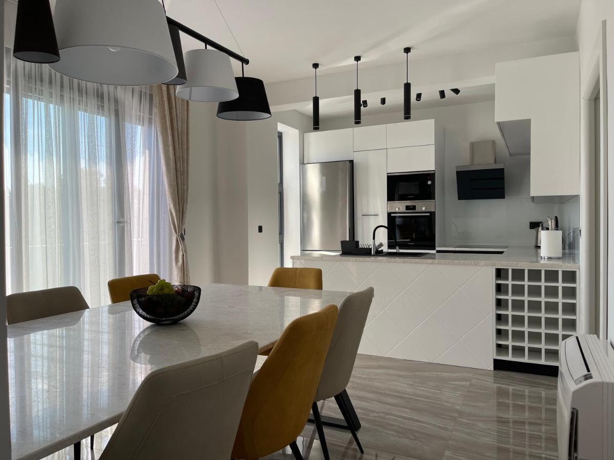 Villa Pine بار المظهر الخارجي الصورة